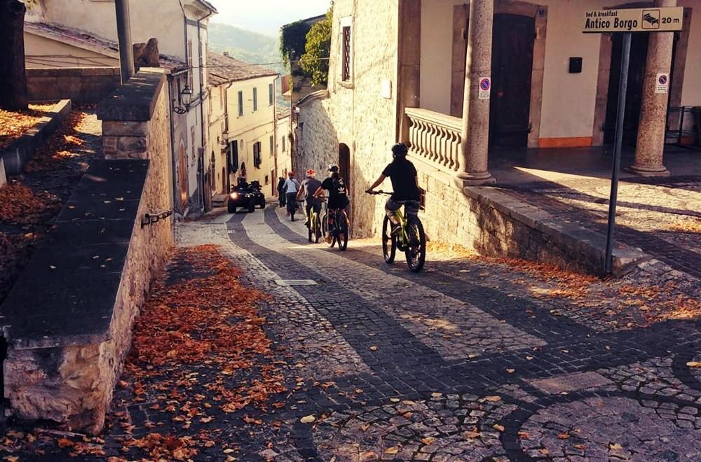 E-bike Tour sulla Maiella: escursione e degustazione a Via Roma, Caramanico Terme