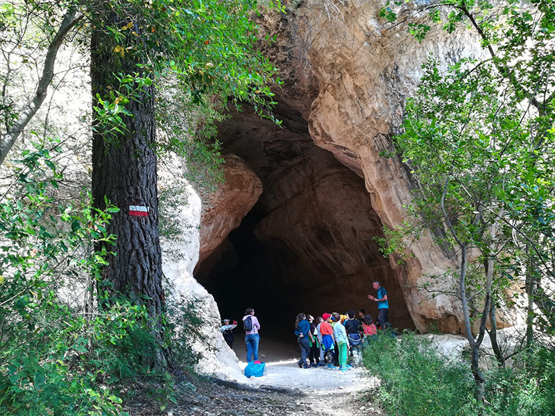 Grotta scura a Bolognano